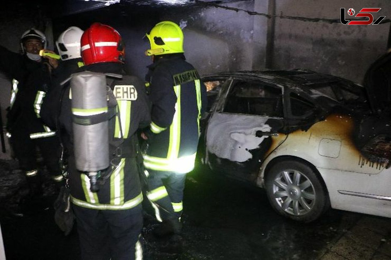 عکس های وحشتناک از سوختن یک خودروی لوکس / سرنوشت عجیب ساکنان در آتش سوزی در مشهد