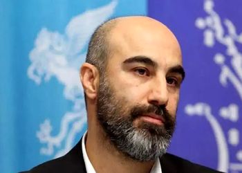 آواز باشکوه محسن تنابنده سرخاک مادرش تو علی آباد/  جوری دردودل و زاری کرد دلت خون میشه