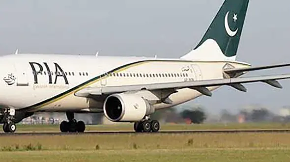 سقوط مرگبار هواپیمای مسافربری در کراچی پاکستان / عاقبت وحشتناک 90 مسافر