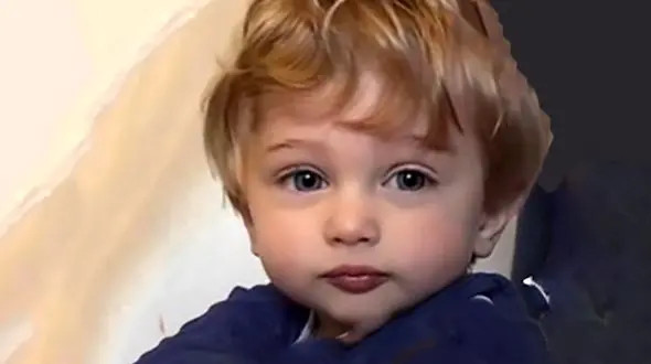 این پسر کوچولوی بامزه کدام خانم بازیگر جذاب صدا و سیماست؟ / عمرا حدس بزنید!