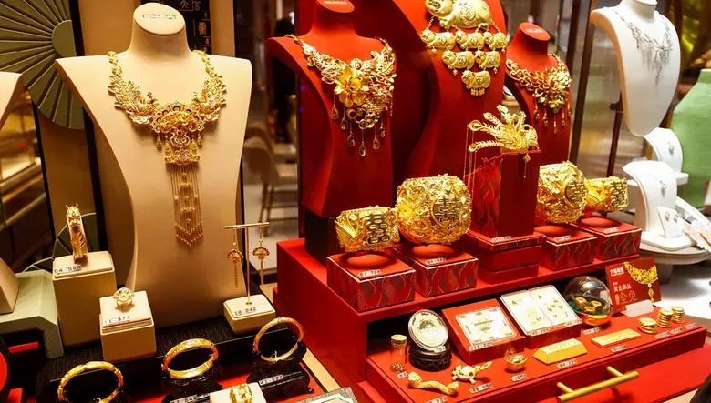 بحران در صنف طلا؛ افت شدید تقاضا همزمان با افزایش قیمت‌ ها / طلا را حضوری بخرید و فیزیکی تحویل بگیرید