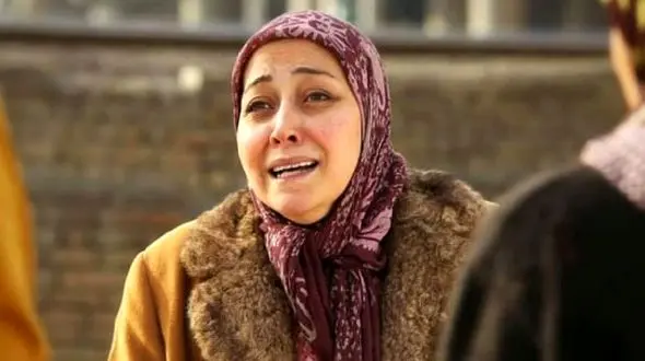 عکس بازیگر سریال آوای باران و دانشجویانش در دانشگاه