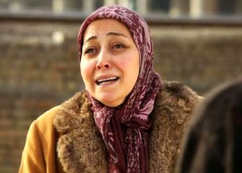 عکس بازیگر سریال آوای باران و دانشجویانش در دانشگاه