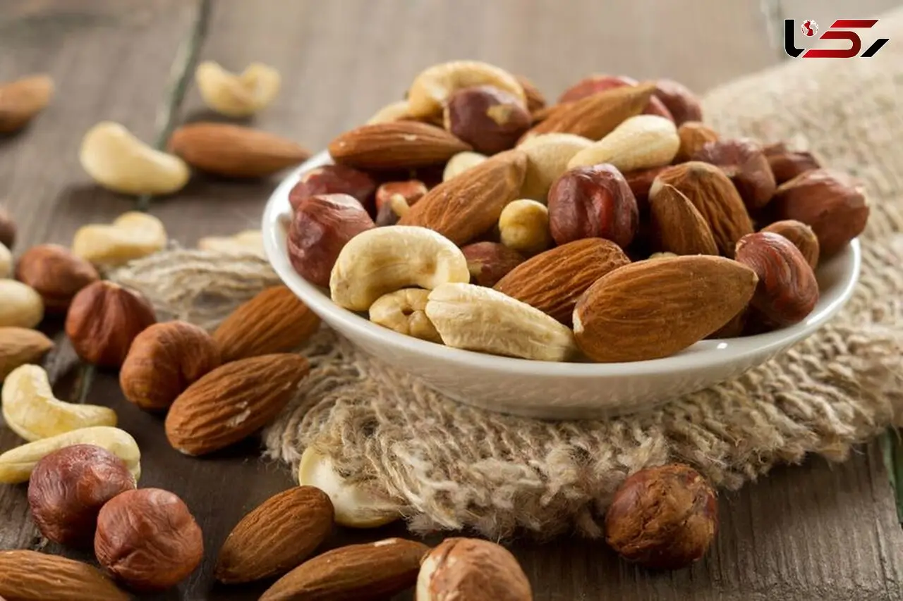 با فر خانگی آجیل بو داده شب یلدا درست کنید
