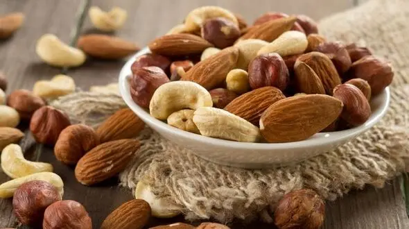 با فر خانگی آجیل بو داده شب یلدا درست کنید
