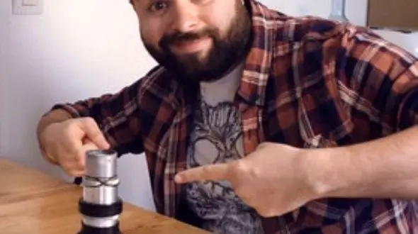 ساخت خلاقانه لنز حرفه ای عکاسی با استفاده از زباله +عکس