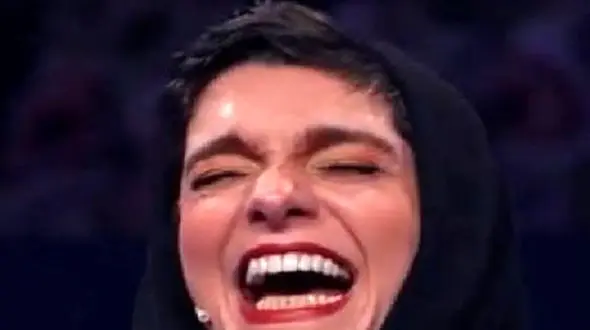 واکنش تامل‌برانگیز الیکا عبدالرزاقی به شوخی‌های مردم با خنده‌هایش/ یکی از مشکلات مردم با من اینه که ...