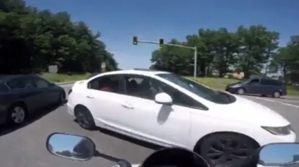 فیلمبرداری موتورسوار از سرنوشت دردناک خود+ فیلم