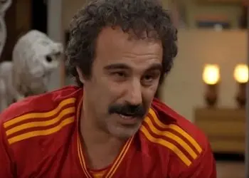 عکس| سفر در زمان؛ «نقی معمولی» در اتاق گریم سریال پایتخت 7؛ سال 1402