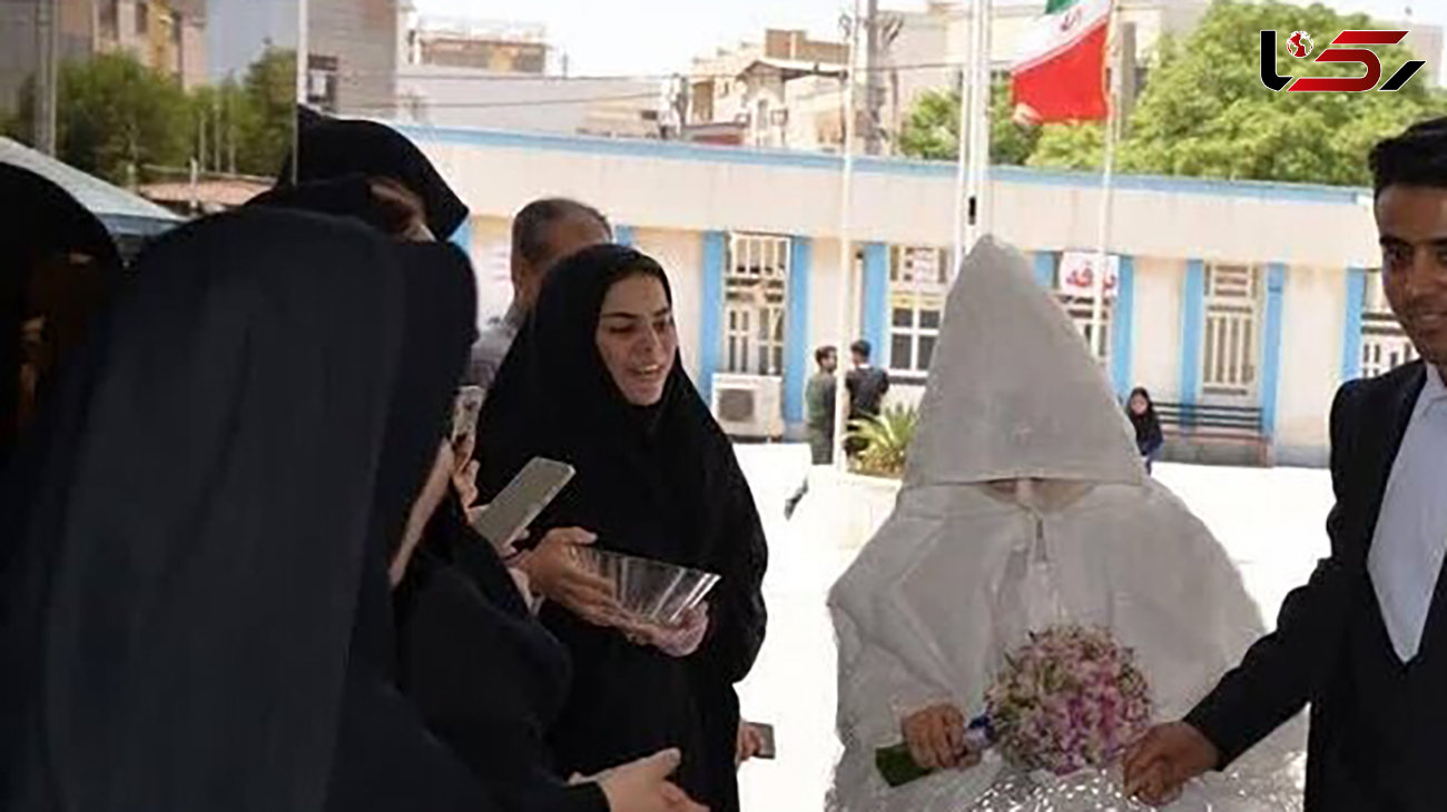 حضور دانشجوی بوشهری با لباس عروس سر جلسه امتحان