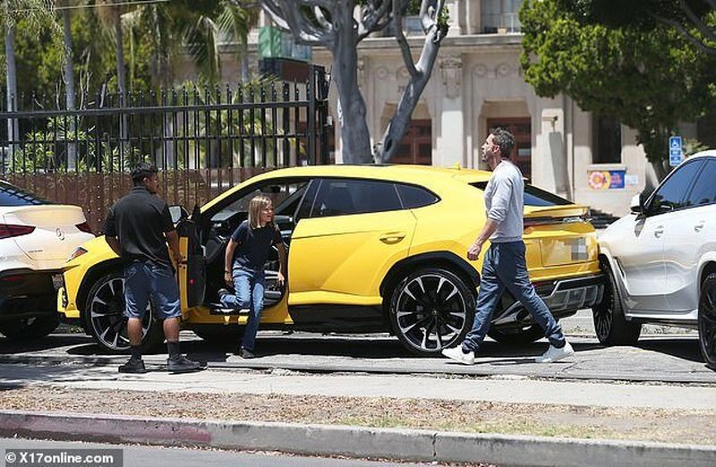 تصاویر | تصادف پسر ۱۰ ساله بن افلک پشت فرمان لامبورگینی با یک BMW در حضور جنیفر لوپز