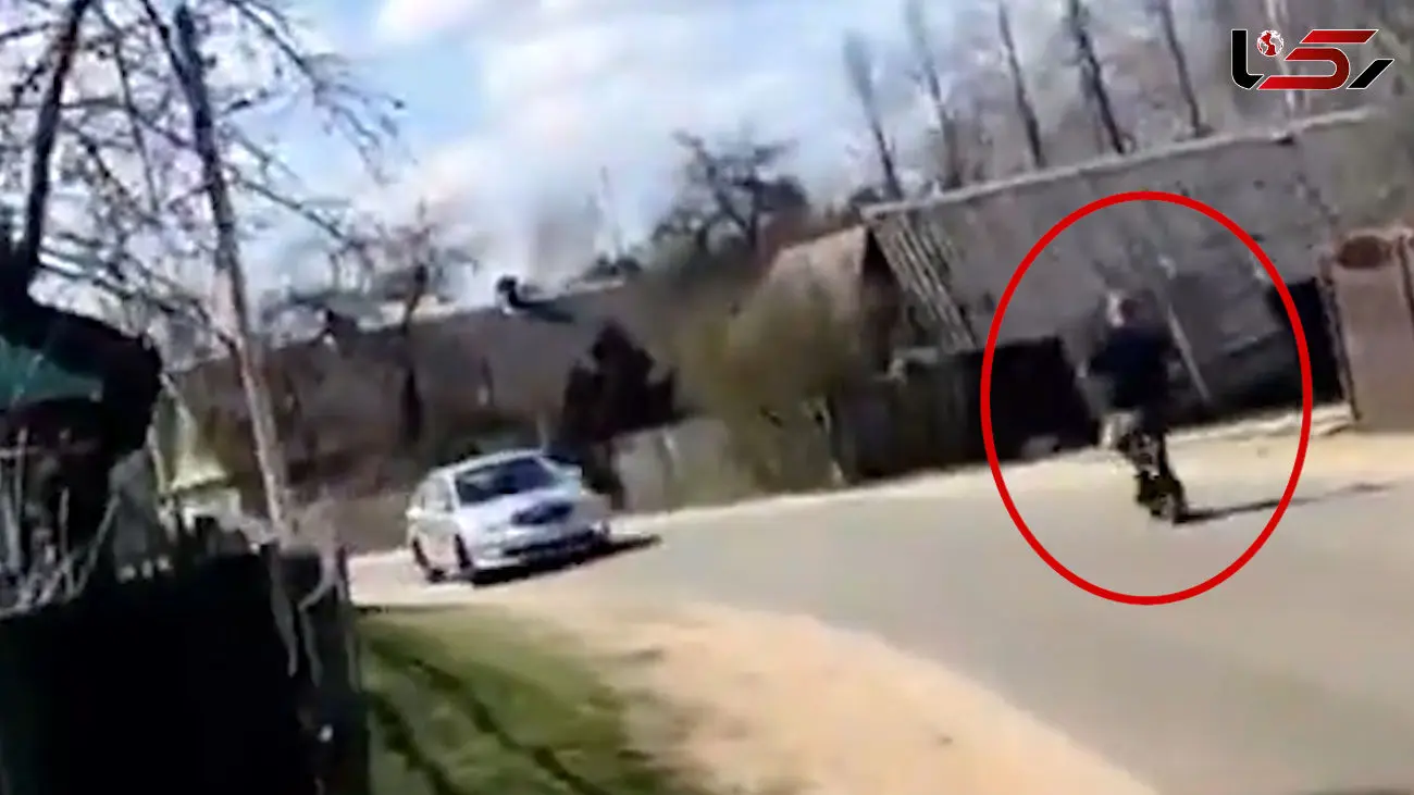 فیلم خنده دار از اسکوترسواری مرد جوان / با سر تو دیوار رفت