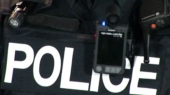  پلیس تهران به دنبال توسعه نصب دوربین‌های لباس پلیس 