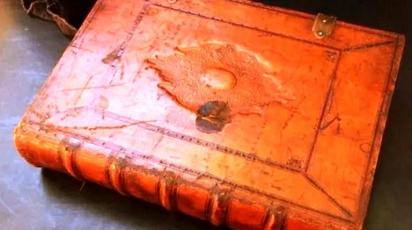 این کتاب باعث مرگ خوانندگانش می شود / خطرناکترین کتاب جهان خبرساز شد + عکس