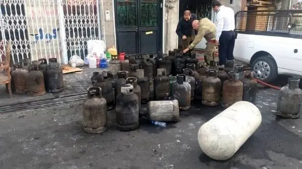 فاجعه در ساختمان پر از سیلندرهای گاز درغرب تهران+ فیلم و تصاویر
