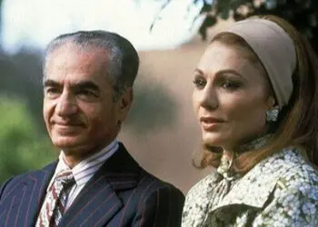 عکس سفر در زمان / میز ناهار شاهانه فرح دیبا و شاه پهلوی   در محوطه کاخ سعد آباد سال 1340