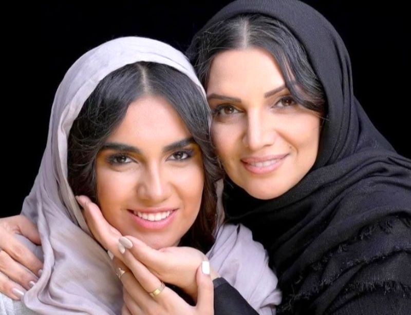 الهام پاوه نژاد و دخترش 