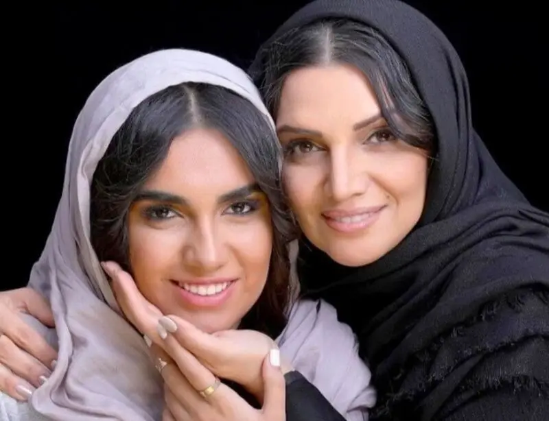 الهام پاوه نژاد و دخترش 