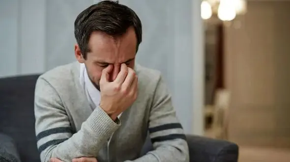 چرا بدون دلیل اشک می‌ ریزیم؟ دلایل پنهان و علمی گریه‌ های ناگهانی