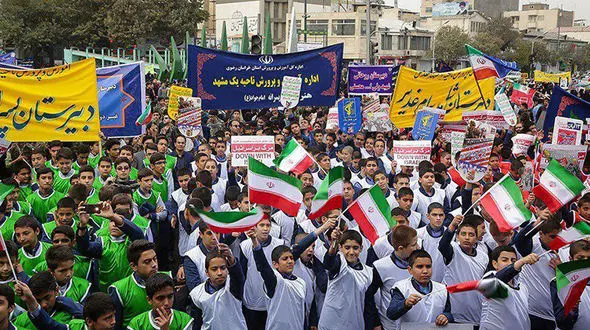 مردم تسلیم‌ناپذیری در برابر آمریکا را در ۱۳ آبان نشان می‌دهند