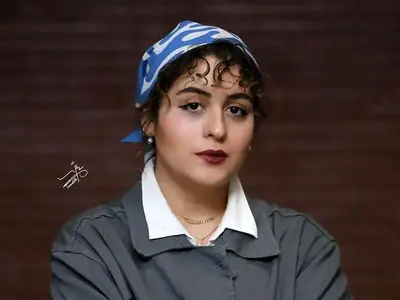 نگاهی به خانه ساده و نوستالژیک فاطیما بهارمست؛ از کتابخانه پر تا آشپزخانه قدیمی + عکس