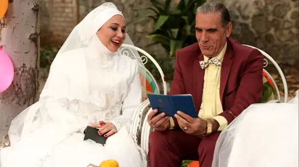 عکس زن سن و سال دار اما زیبای بازیگر معروف  رضا ناجی ! / شبیه اروپایی هاست !