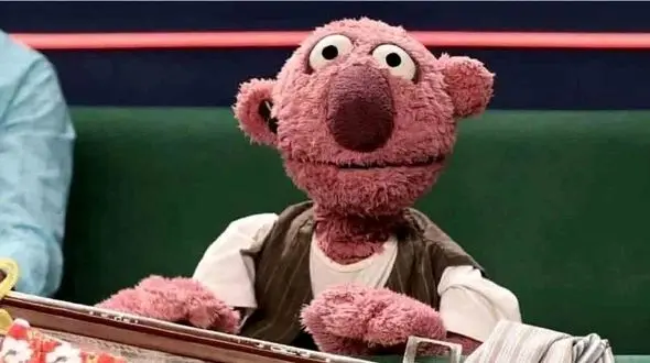 فیلم / چشم چرانی و هیزبازی جناب خان با دختران تماشاچی در آنتن صدا و سیما ! / چطور مجوز پخش گرفت ! 