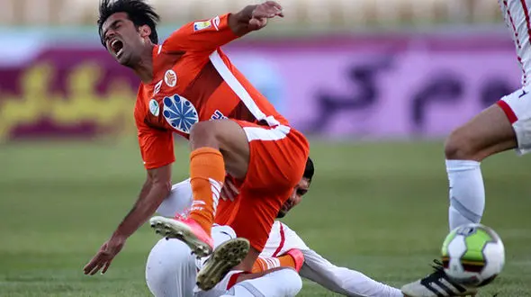 رباط صلیبی ایوب کلانتری پاره شد