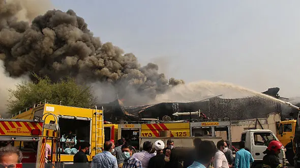 آخرین وضعیت آتش سوزی بازار پردیس کیش / یک آرایشگر جان باخت + فیلم