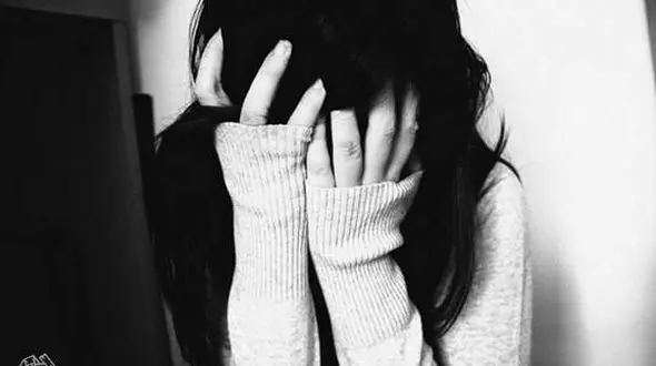 عمل وقیحانه دو مرد با زن جوان در مقابل چشمان فرزندش / او را به ساختمان متروکه بردند و...