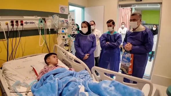 نخستین پیوند کبد کودکان در تهران برای علی ۱۳ ساله / عیادت وزیر بهداشت  + فیلم