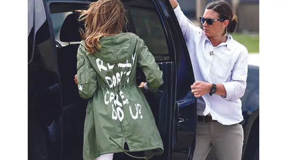 ملانیا ترامپ با کاپشن ٣٩ دلاری اش سوژه شد + عکس