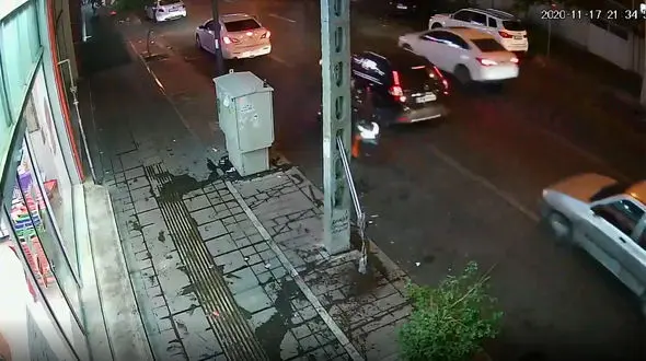 فیلم لحظه سرقت گوشی از راننده برلیانس در تهران +جزییات