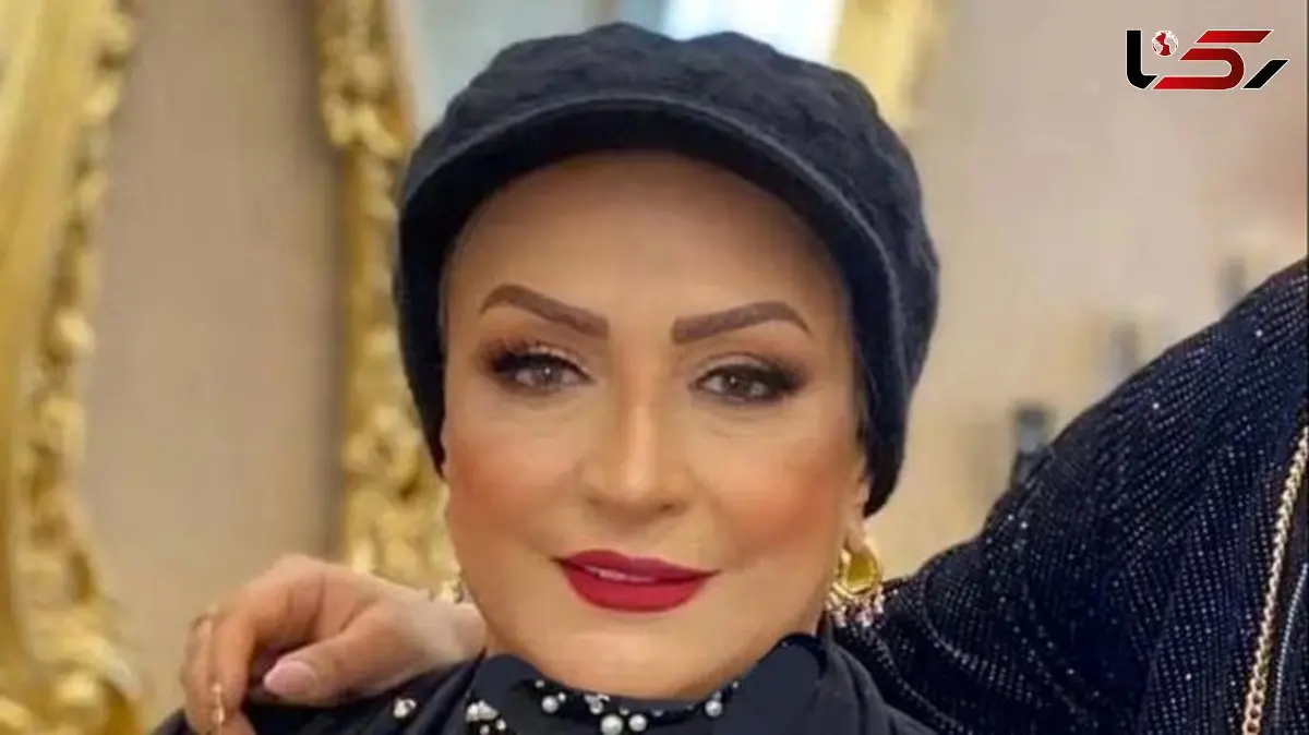 عکس کریسمسی مریم امیرجلالی در کانادا در خانه دخترش با کلاه بابانوئل 