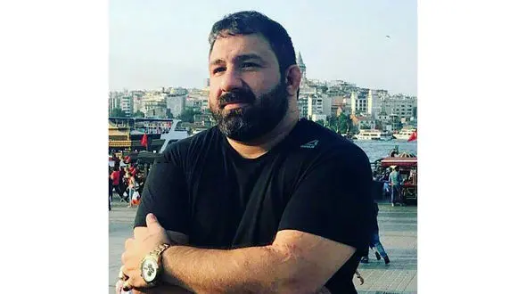 ببینید / هانی کرده هواداران استقلال را زیر باد کتک گرفت ! / مسئولین رسیدگی کنند