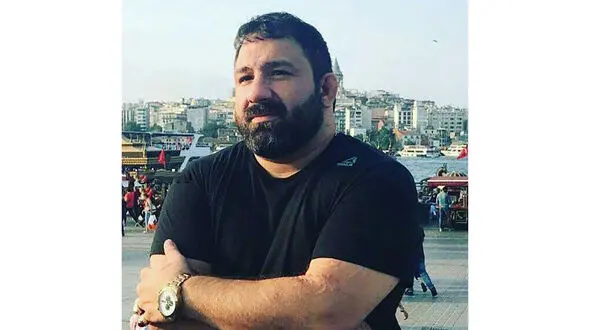 ببینید / هانی کرده هواداران استقلال را زیر باد کتک گرفت ! / مسئولین رسیدگی کنند