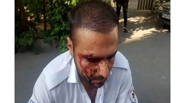 ضرب و شتم کارشناس اورژانس استان تهران / اوباش ابروی او را شکافتند + عکس