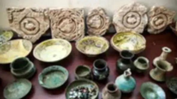 کشف اشیای عتیقه دوره اشکانی و ساسانی از یک قاچاقچی