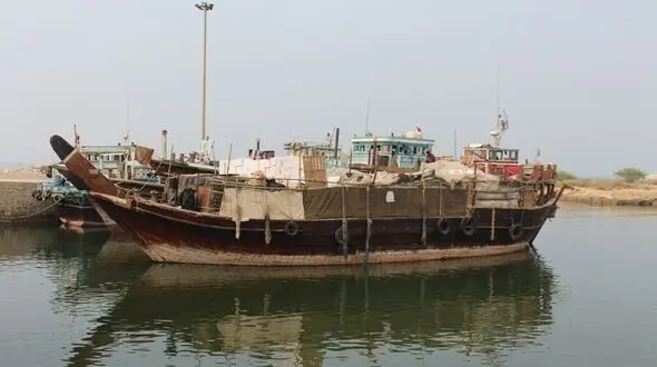 امدادرسانی به خدمه 4 شناور در بوشهر