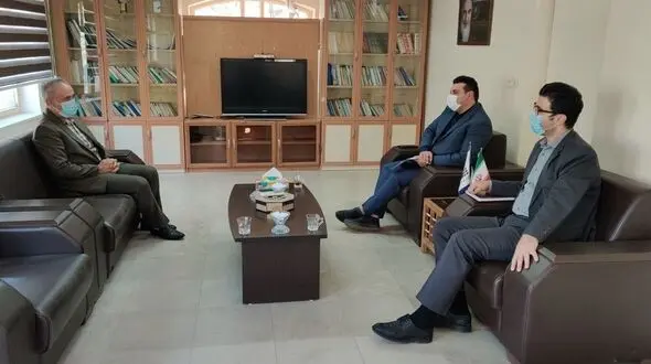 خبرنگاران لرستانی با لباس کادر درمان به میان شهروندان می‌روند