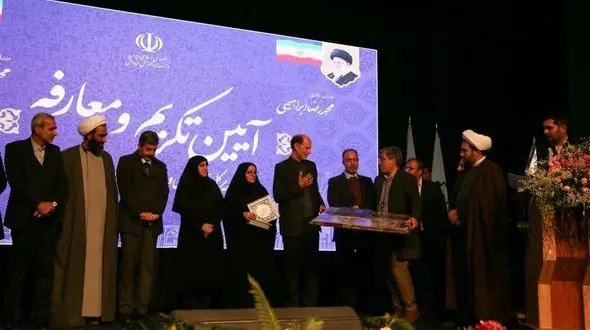 تاکید استاندار اصفهان بر توجه بیشتر به مدارس دولتی/ هنرستان‌های فنی و حرفه‌ای توسعه یابد