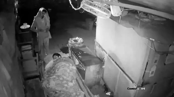 نجات جان نگهبان شیفت شب توسط یک کارتن خواب + فیلم