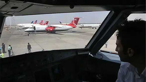 ببینید / مسافران قشم ایر هواپیما را تخریب کردند / اعتراض بخاطر تاخیر در پرواز نجف تهران + فیلم