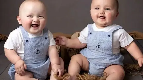 تفاوت ضریب هوشی در دوقلوهای همسان؛ بررسی علمی جالب