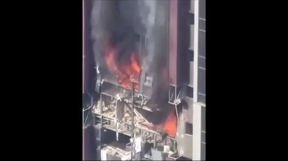فیلم آتش سوزی هولناک در یک برج بلند مرتبه مسکونی 