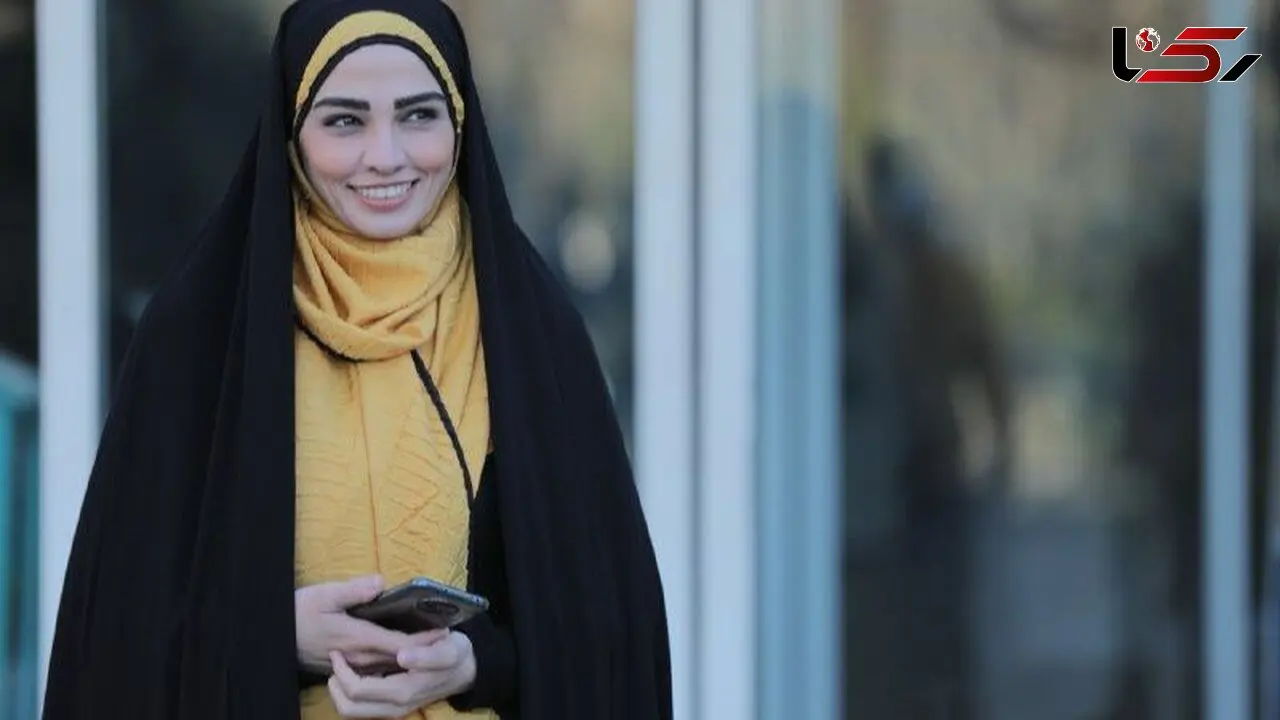ژست هنری و خاص سیما خضرآبادی در باند هواپیما