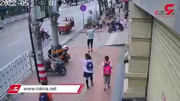 وحشت از مار وسط شهر ! / مردی خونسردانه شکارش کرد !