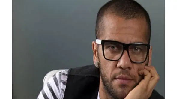 اعتصاب غذای ستاره سابق بارسلونا در زندان / او یک زن را آزار داده بود + جزییات