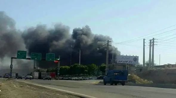  کارخانه ایران خودرو آتش گرفت+ عکس
