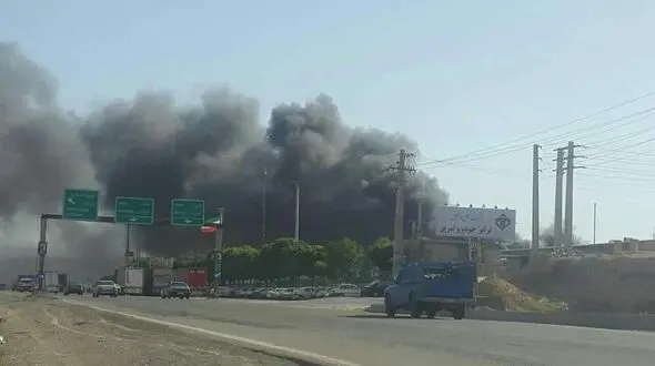  کارخانه ایران خودرو آتش گرفت+ عکس